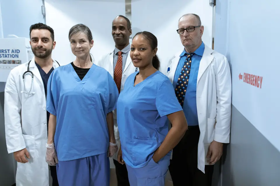 Equipo de médicos y enfermería del hospital